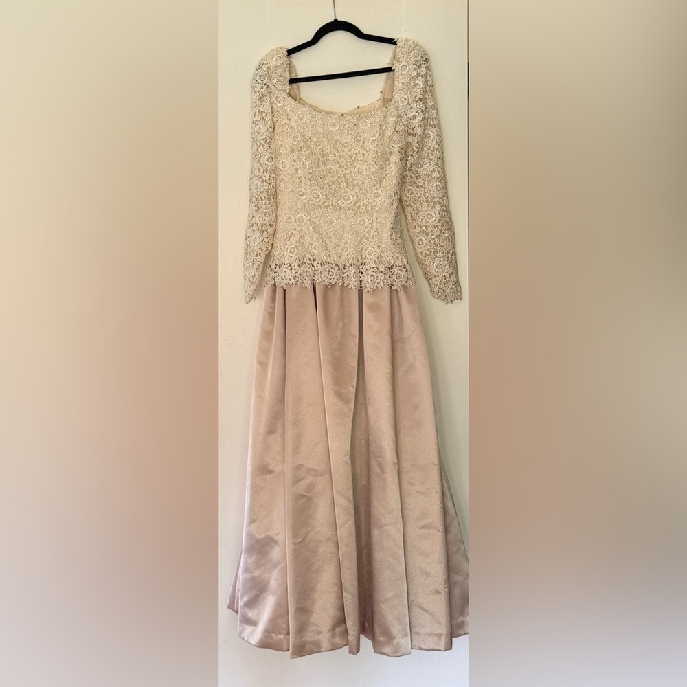 Elegant Cream Lace Dress